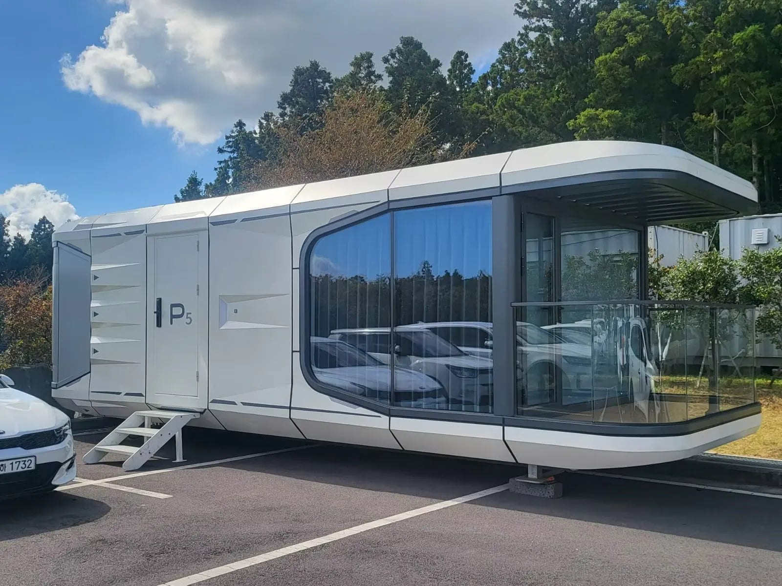 Mobile Space Capsule House